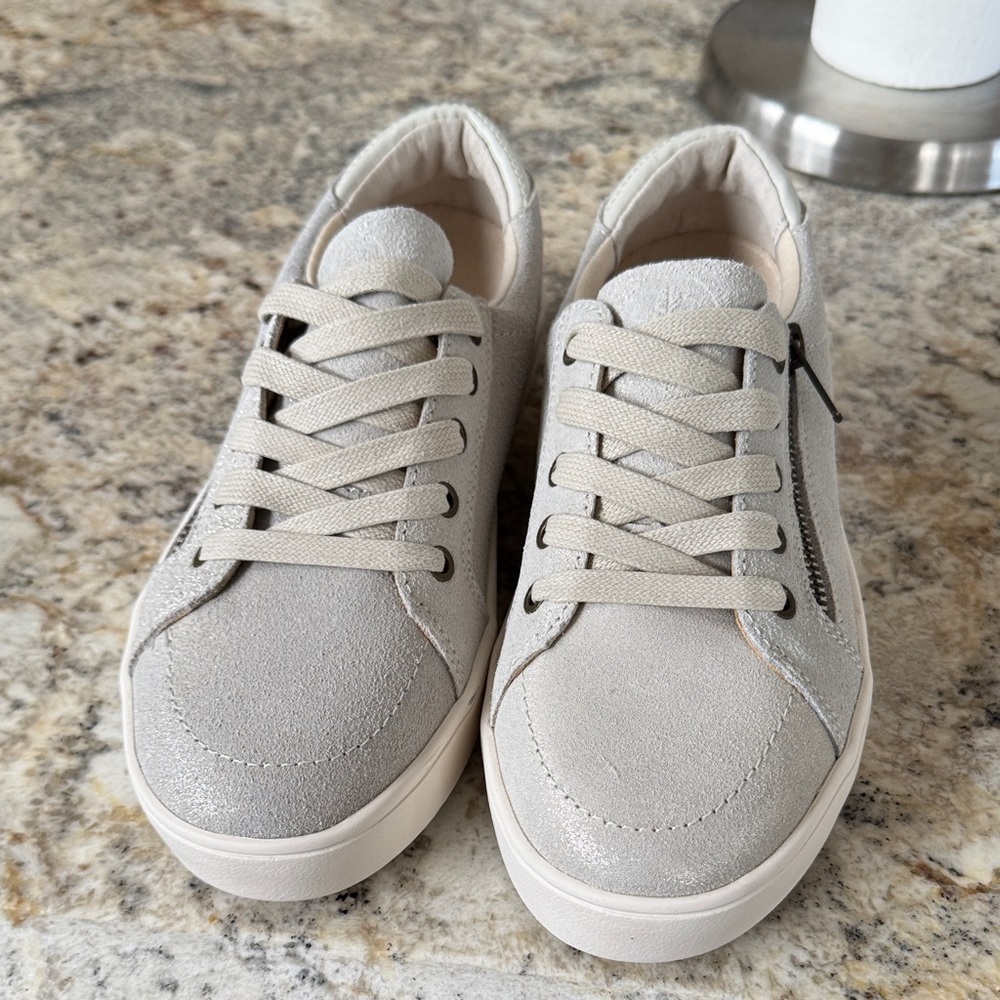 REVITALIGN Light Gray Casual Sneakers